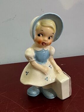 Rare Vintage Ucagco Girl w suitcase Bonnet Ceramic Figurine